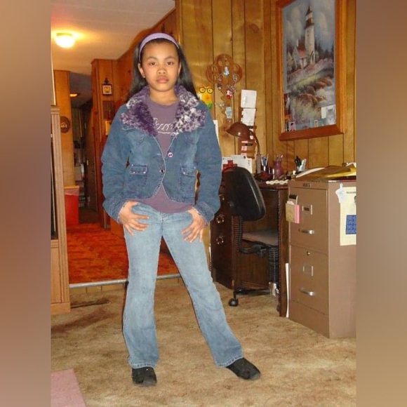 Meet your Posher, Celina - Picture 1 of 1